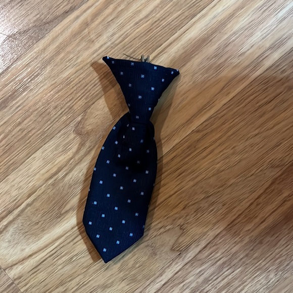 Lots of 14 clip on baby ties. These are not toddler size. - Picture 12 of 16